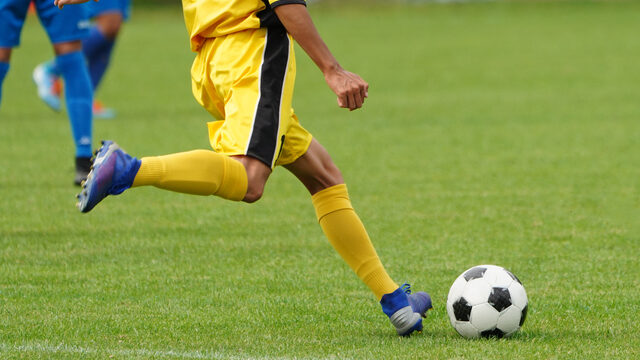 【サッカー×ムダ毛処理に関する調査】サッカーをする男性の多くは脚のムダ毛処理をしている。もっとサッカーを楽しむなら剃毛よりも脱毛！その理由とは？のメイン画像