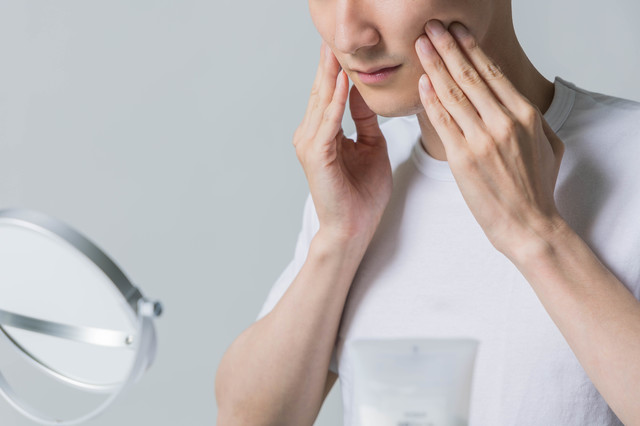 【敏感肌×ヒゲ処理に関する調査】敏感肌の人はあご下の処理に注意が必要！避けるべきヒゲ処理方法とは？のメイン画像