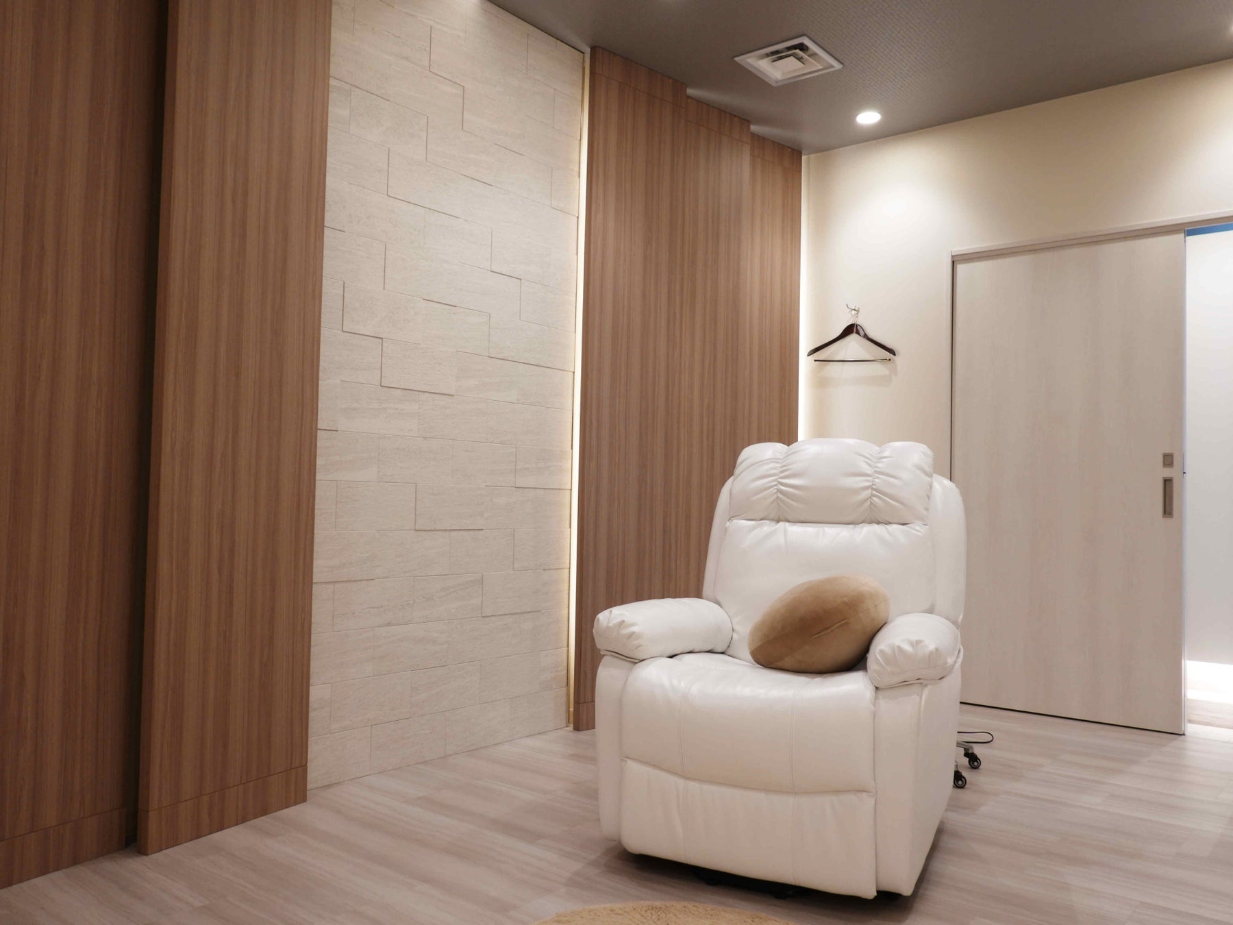 佐賀県内にて世界初ビーム脱毛施術を取り入れて開業した「脱毛&育毛専門サロンDr.Reverse」が夏本番に向けて6月末まで1回550円のお得なご愛顧感謝脱毛キャンペーンを実施中。のサブ画像5